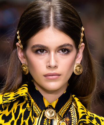 hair-accessories-barrettes-versace-spring-2018 hair-accessories-barrettes-versace-spring-2018